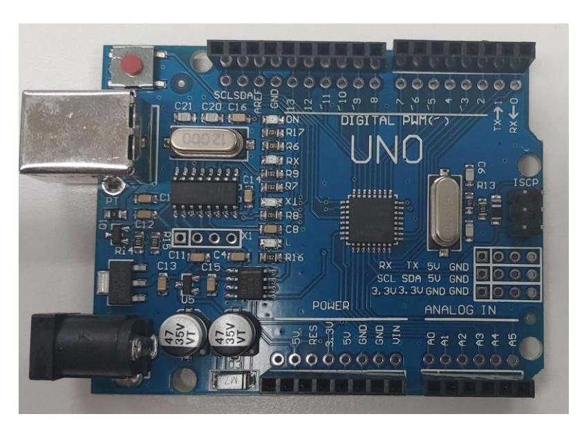 본 prototype 의 핵심 마이크로컨트롤러 Arduino UNO board (ATmega328P, 32 KB flash, 2 KB SRAM, 6 analog input pins, UART/I2C/SPI 인터페이스).