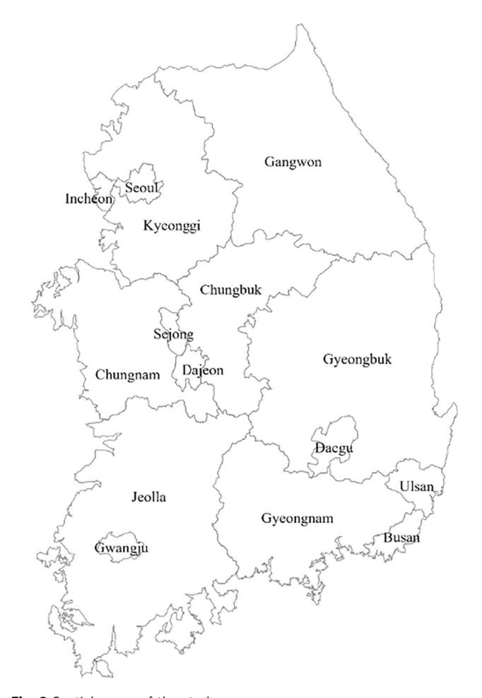 자동차 산업 inter-firm 거래의 한국 15 개 광역시도 거래망 visualization (Fig 2): Gephi GeoLayout 으로 longitude/latitude 기반 배치, edge weight = 거래 volume (KoDATA 매출 비율 × VALUE Search 연매출). Hyundai-Kia 모듈러 supply chain 의 경기·울산·전남 클러스터가 hub-region 으로 두드러지며, 본 논문의 degree-centrality 산정 베이스.